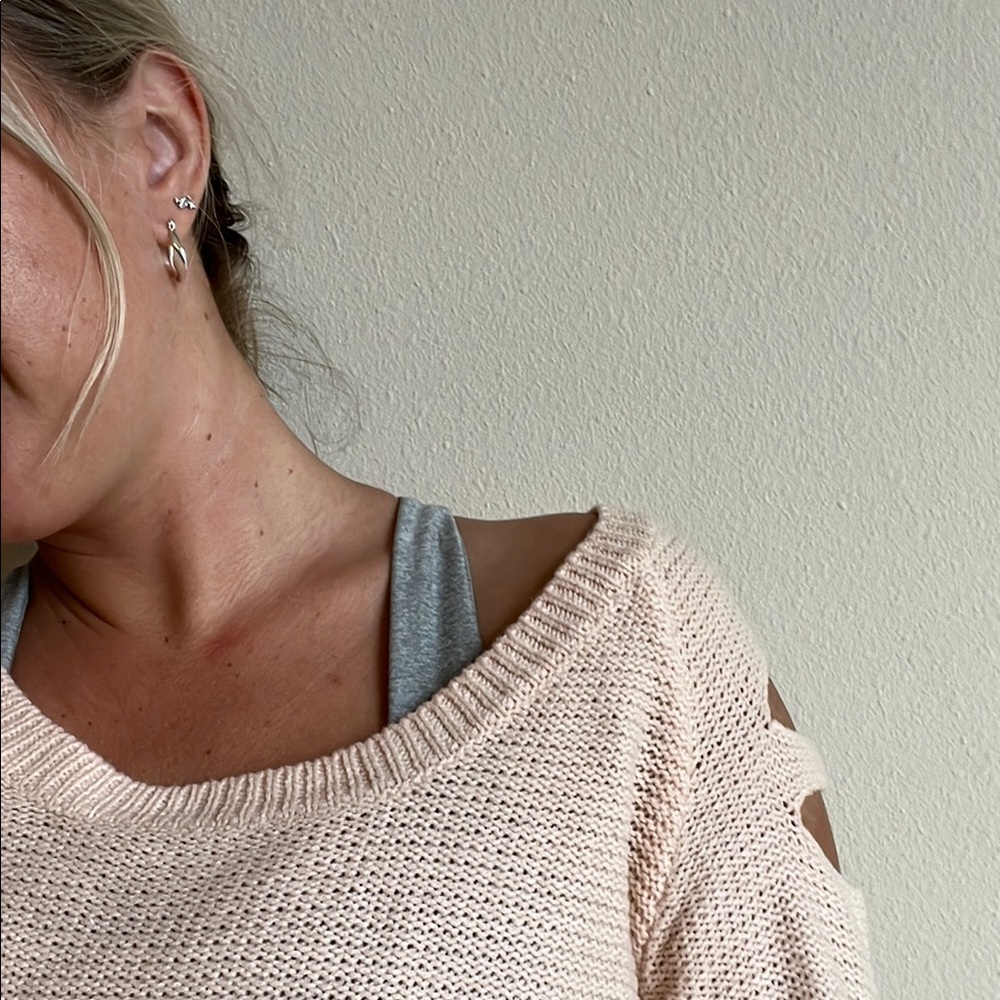 Pink Crew Neck Sweater with Relaxed Fit and Long Sleeves